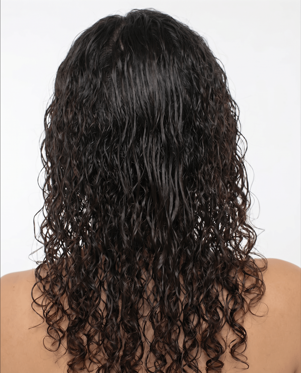 Cheveux bouclés propres et définis après Birushi